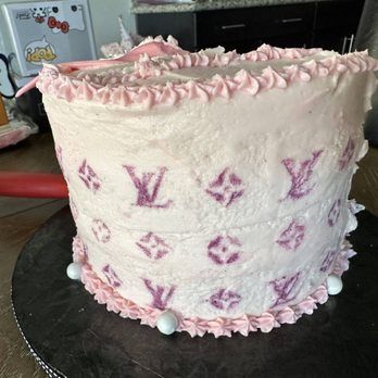 Kim's Kakes - This looks nothing like a Louis Vuitton trunk or purse! How lazy can you be to not google a Louis Vuitton bag? This is unacceptable! - Cupcakes Near Me - Weatherford, Texas Kim's Kakes - This looks nothing like a Louis Vuitton trunk or purse! How lazy can you be to not google a Louis Vuitton bag? This is unacceptable! - Cupcakes Near Me - Weatherford, Texas