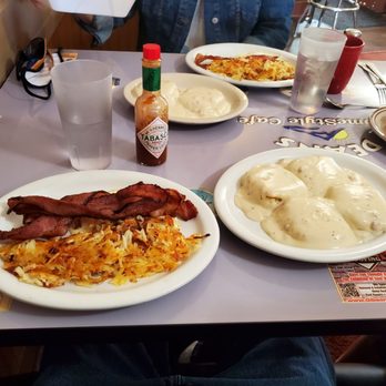 Dean's Homestyle Cafe - B & G full breakfast - American Near Me - Clackamas, Oregon