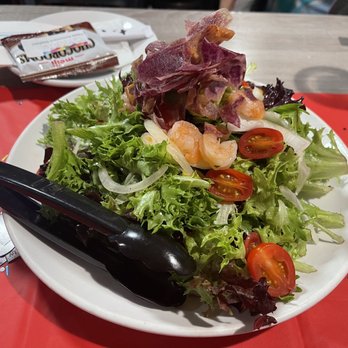 Side Street Inn - salad - Sports Bars Near Me - Honolulu, Hawaii Side Street Inn - salad - Sports Bars Near Me - Honolulu, Hawaii