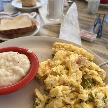 Coffee Cup Restaurant - Omlet and grits. - Breakfast & Brunch Near Me - Pensacola, Florida