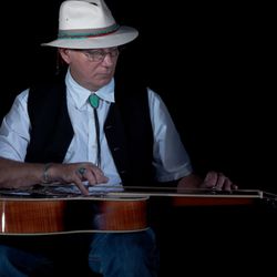 Gibson - Playing slide guitar...