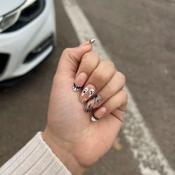 Nail Toepia