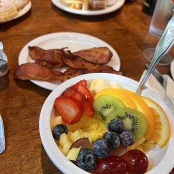 Eggs 'n Things Ko Olina - Fruit plate - American Near Me - Kapolei, Hawaii
