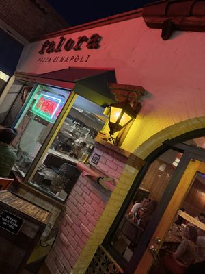 Falora Pizza by null
