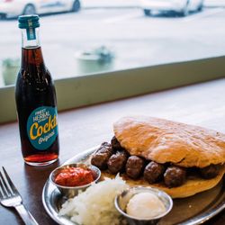 Bosna Imbiss - 10er Cevapcici mit Ajvar, Kajmak und Zwiebeln