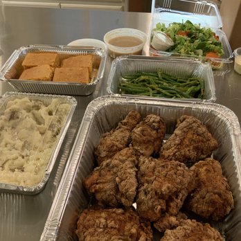 Sachet - Fried chicken, mashed potatoes, cornbread, chopped romaine salad and green beans - Mediterranean Near Me - Dallas, Texas