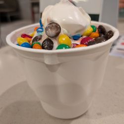 McDonald's - Plain sundae w/M&M topping