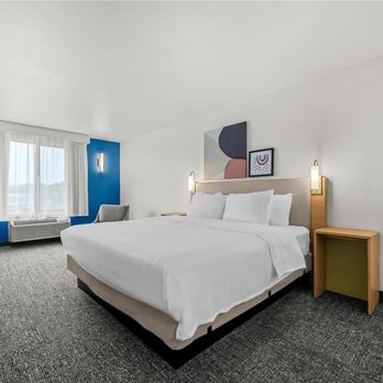Spark by Hilton Pelham Birmingham I 65 - Guest room - Hotels Near Me - Pelham, Alabama