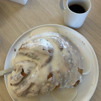 Red Rock Cafe - 3 lb cinnamon roll with walnuts and raisins. - Breakfast & Brunch Near Me - Sedona, Arizona Red Rock Cafe - 3 lb cinnamon roll with walnuts and raisins. - Breakfast & Brunch Near Me - Sedona, Arizona