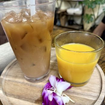 Waffle and Berry - Delicious Drinks - Waffles Near Me - Honolulu, Hawaii