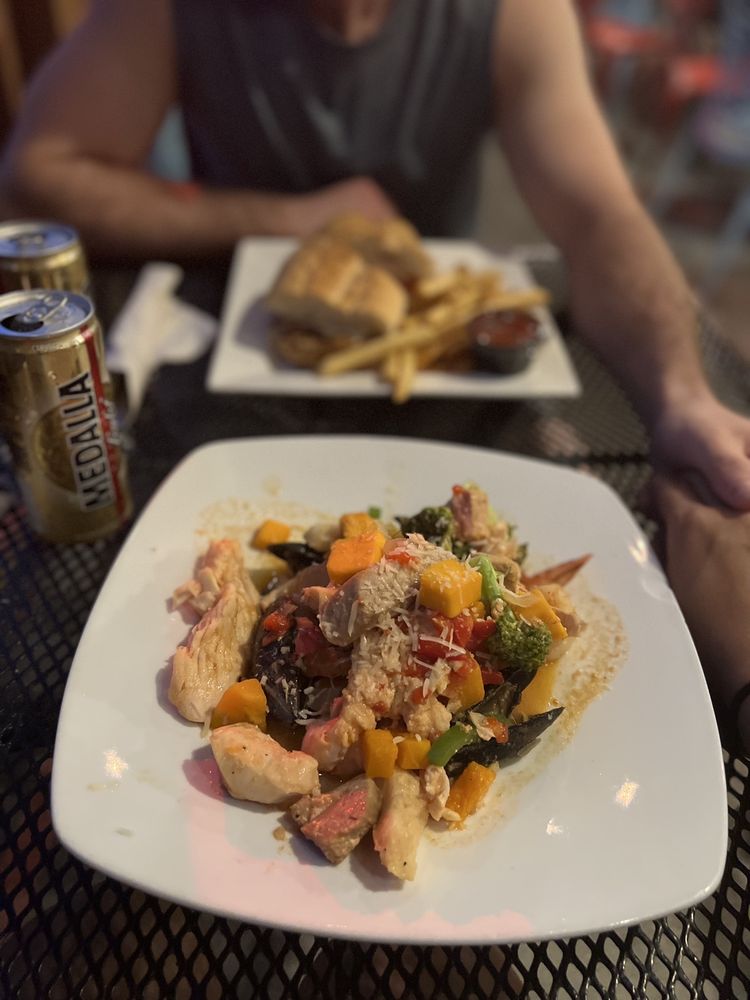 BANANAS Updated September 2024 433 Photos & 405 Reviews Calle