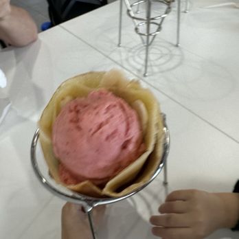 Eight Turn Crepe - Pasadena - Strawberry ice cream - Creperies Near Me - Pasadena, Texas