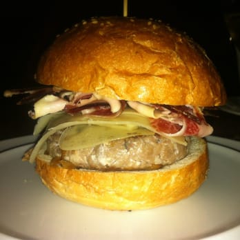 Collage - Hamburguesa with Iberian ham and Manchego cheese. - Spanish Near Me - Barcelona, B