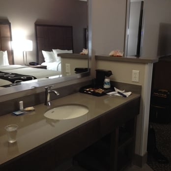 La Quinta by Wyndham Spokane North - Room - Vanity - Hotels Near Me - Spokane, Washington