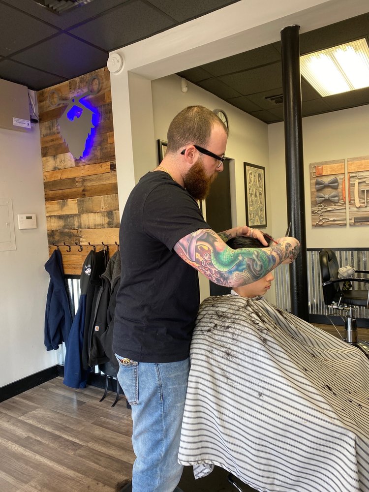 ELMWOOD BARBER SHOP 15 Photos 1145A New Britain Ave, West Hartford