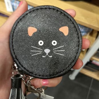 Miniso - Cat coin case - Discount Store Near Me - Arcadia, California