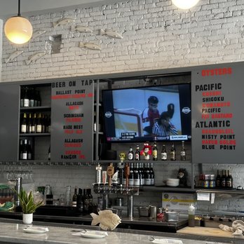 Fishwives - Beer Bar - Seafood Near Me - Pasadena, California