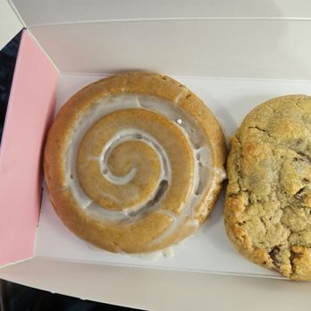Crumbl - Rock Row - Cinnamon Roll - Bakeries Near Me - Westbrook, Maine