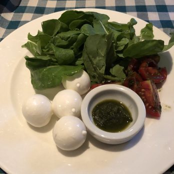 Pizzeria Pidos - Arugula, mozzarella and tomato salad. - Italian Near Me - Istanbul, 34 Pizzeria Pidos - Arugula, mozzarella and tomato salad. - Italian Near Me - Istanbul, 34