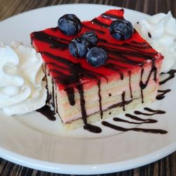 Bistro Martini Grill - Gâteau framboises (inclus dans la table d'hôte)