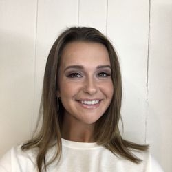 Shear Sunsations Salon - Natural looking makeup application for college senior portraits.