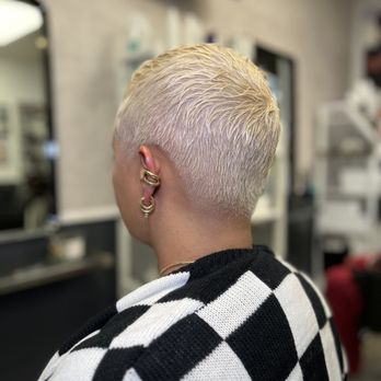 JRossBeauty - Short haircut bleach touch up champagne blonde - Hair Stylists Near Me - Hollywood, Florida