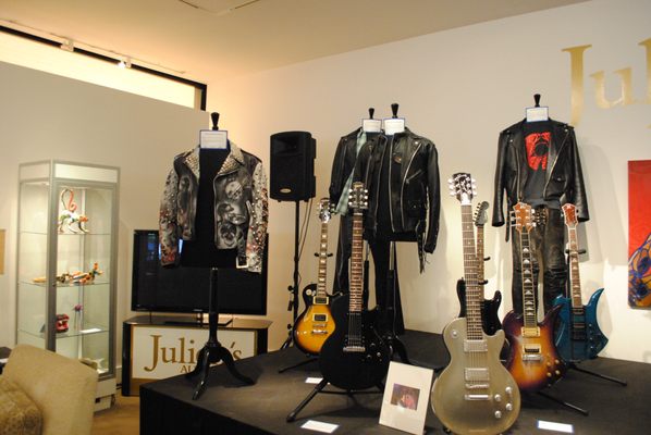 Julien's Auctions by null