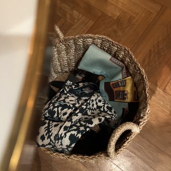 Okra - Basket provided to hold belongings - Pizza Near Me - Porto, 13