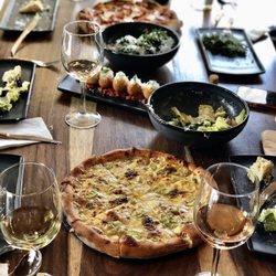 ALPHI Pizzería Artesanal - White clam pizza is my favorite!