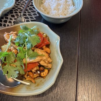 White Elephant - Chicken dish - Thai Near Me - Zürich, ZH