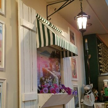 O' Sole Mio Restaurant - Sweet decor at each table. - Pizza Near Me - Millbrae, California O' Sole Mio Restaurant - Sweet decor at each table. - Pizza Near Me - Millbrae, California