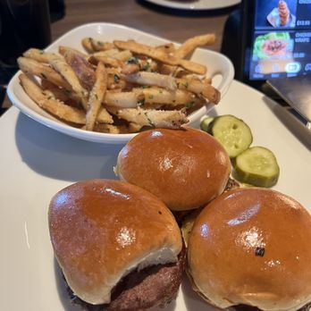 Yard House - New American Near Me - Santa Clarita, California