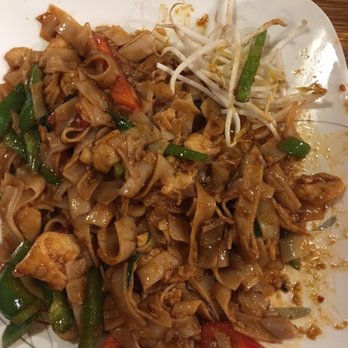 Bangkok Cuisine - Fat noodle's with chicken. - Thai Near Me - Roseville, Michigan Bangkok Cuisine - Fat noodle's with chicken. - Thai Near Me - Roseville, Michigan