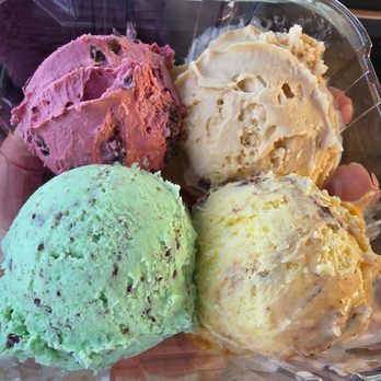 Handel's Homemade Ice Cream - 4-scoop sampler. - Ice Cream & Frozen Yogurt Near Me - Bend, Oregon Handel's Homemade Ice Cream - 4-scoop sampler. - Ice Cream & Frozen Yogurt Near Me - Bend, Oregon