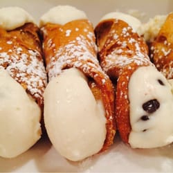 Carlo's Bakery - Small cannoli