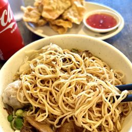 No.10 beef tendon wanton noodles with crispy wontons No.10 beef tendon wanton noodles with crispy wontons