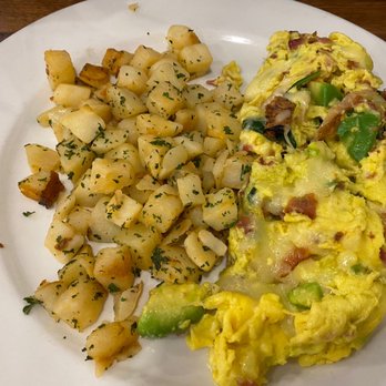 Brunch Cafe-Niles - Omelette with bacon and avocado - Breakfast & Brunch Near Me - Niles, Illinois