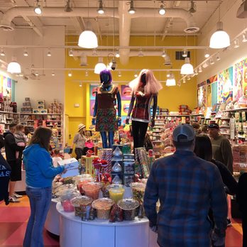 It'Sugar - people shopping in a store - Candy Stores Near Me - Meridian, Idaho It'Sugar - people shopping in a store - Candy Stores Near Me - Meridian, Idaho