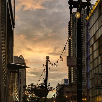 Siena Tavern - Outdoor lights twinkling on as the sun sets - Italian Near Me - Chicago, Illinois Siena Tavern - Outdoor lights twinkling on as the sun sets - Italian Near Me - Chicago, Illinois