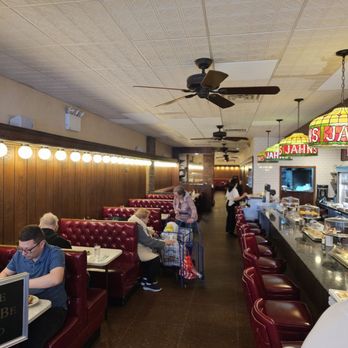 Jahns Since 1897 - Inside - Diners Near Me - Jackson Heights, New York