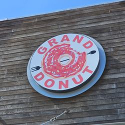 Grand Donuts