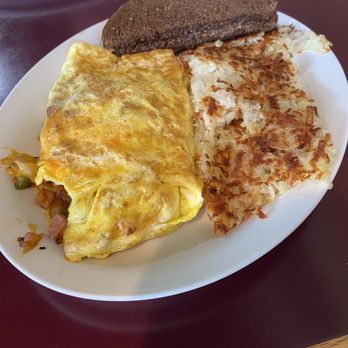 The Main Cafe - Denver omelet - Cafes Near Me - Stillwater, Minnesota