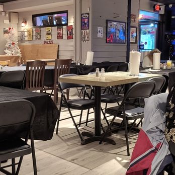 LuLu's Lobster & Wing Shack - Folding tables and chairs. White Christmas tree in the corner. A dump. - Chicken Wings Near Me - Patchogue, New York