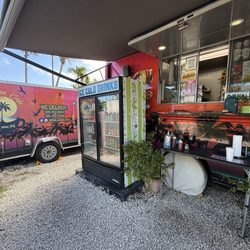 De Luna's cafe - Order window