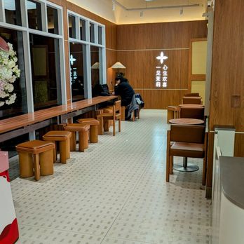 Molly Tea - Inside seating - Bubble Tea Near Me - Cupertino, California