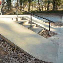 Latham Skatepark - 4 stair with handrail in middle with 2 ramps on side