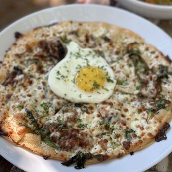 Bacari W 3rd - free-range egg pizza Fromage blanc, caramelized onion, mixed greens, mozzarella - Breakfast & Brunch Near Me - Los Angeles, California Bacari W 3rd - free-range egg pizza Fromage blanc, caramelized onion, mixed greens, mozzarella - Breakfast & Brunch Near Me - Los Angeles, California