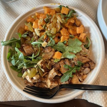 Currito Naperville - Harvest with chicken - Salad Near Me - Naperville, Illinois
