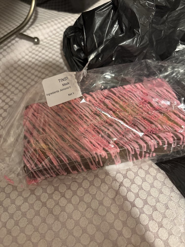 Tinsy’s Treats Logo