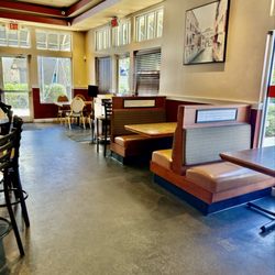 2 Boys Pizza and Grill - Boot seating